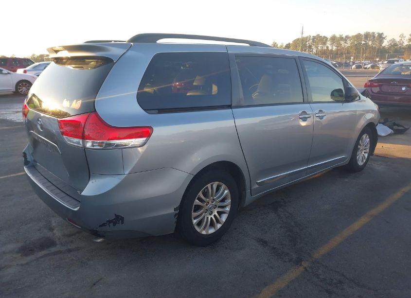 Photo 4 of 2011 Toyota Sienna XLE V6 (VIN 5TDYK3DCXBS102750)