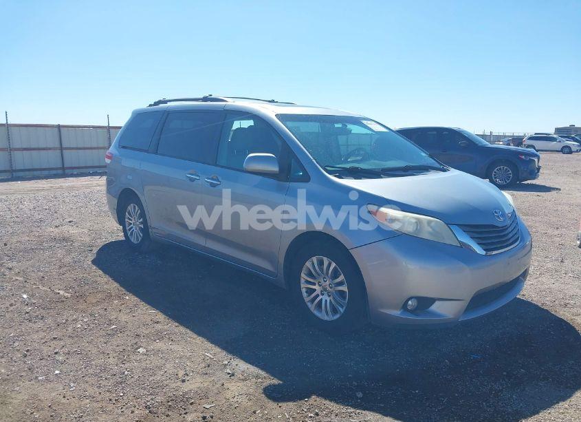 2011 Toyota Sienna XLE V6 (VIN 5TDYK3DCXBS113344) main photo