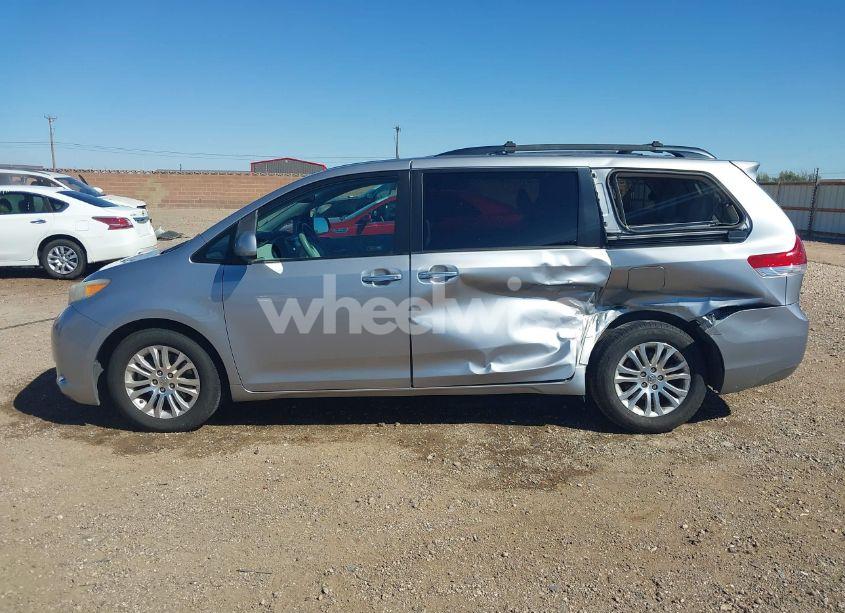 Photo 14 of 2011 Toyota Sienna XLE V6 (VIN 5TDYK3DCXBS113344)