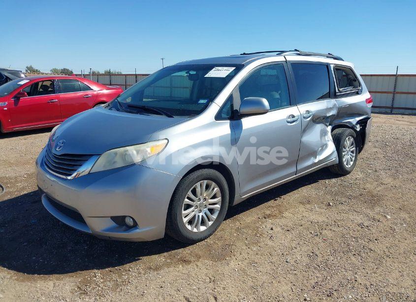 Photo 2 of 2011 Toyota Sienna XLE V6 (VIN 5TDYK3DCXBS113344)