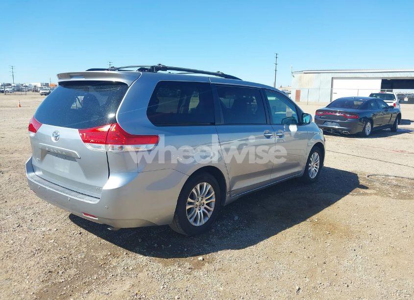 Photo 4 of 2011 Toyota Sienna XLE V6 (VIN 5TDYK3DCXBS113344)