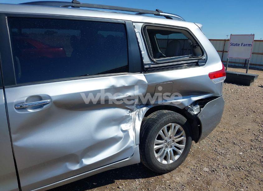 Photo 6 of 2011 Toyota Sienna XLE V6 (VIN 5TDYK3DCXBS113344)