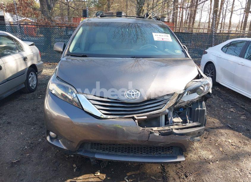 Photo 12 of 2011 Toyota Sienna XLE V6 (VIN 5TDYK3DCXBS129995)