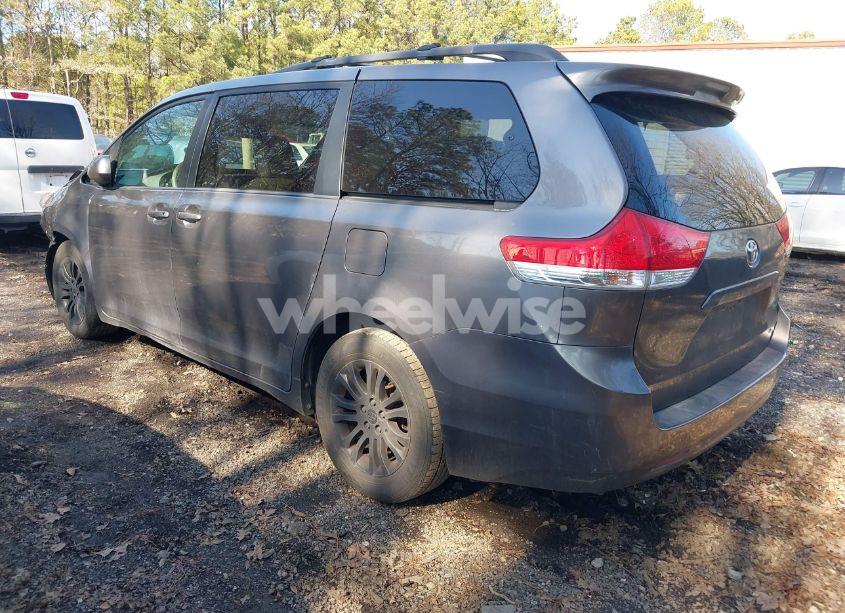 Photo 3 of 2011 Toyota Sienna XLE V6 (VIN 5TDYK3DCXBS129995)