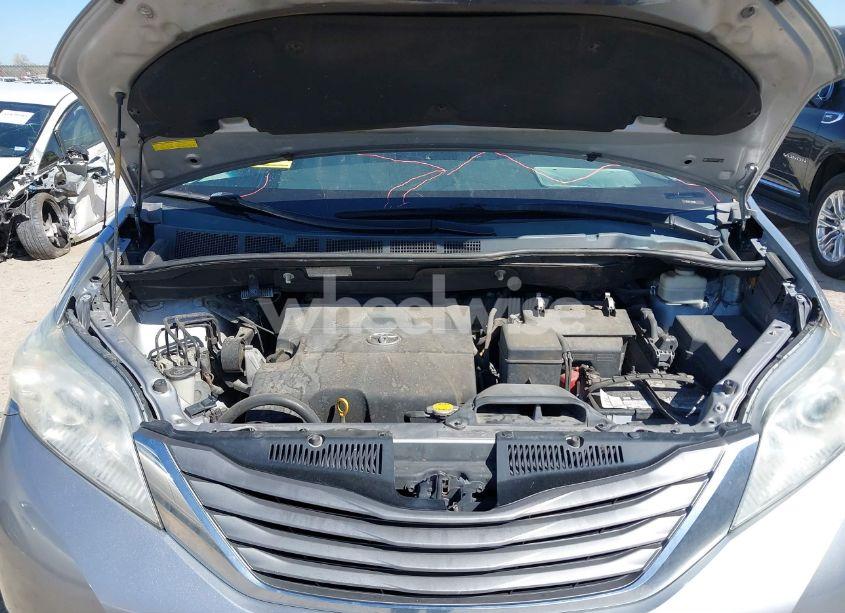 Photo 10 of 2011 Toyota Sienna XLE V6 (VIN 5TDYK3DCXBS172586)