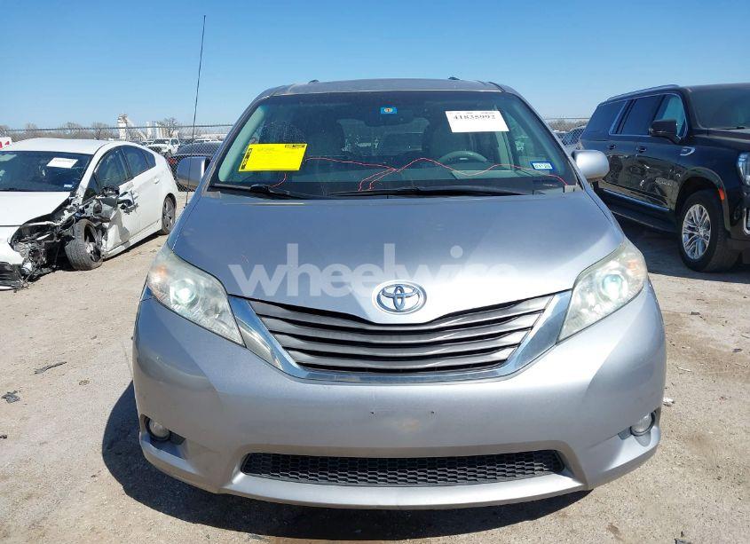 Photo 12 of 2011 Toyota Sienna XLE V6 (VIN 5TDYK3DCXBS172586)