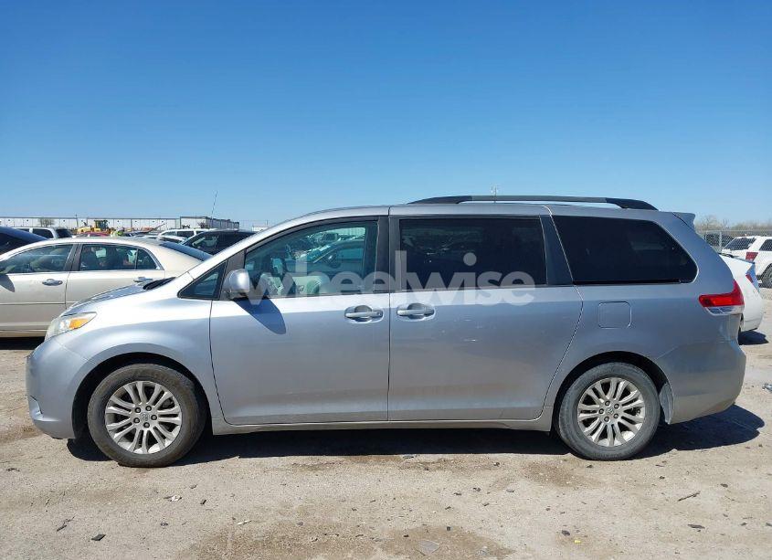 Photo 14 of 2011 Toyota Sienna XLE V6 (VIN 5TDYK3DCXBS172586)