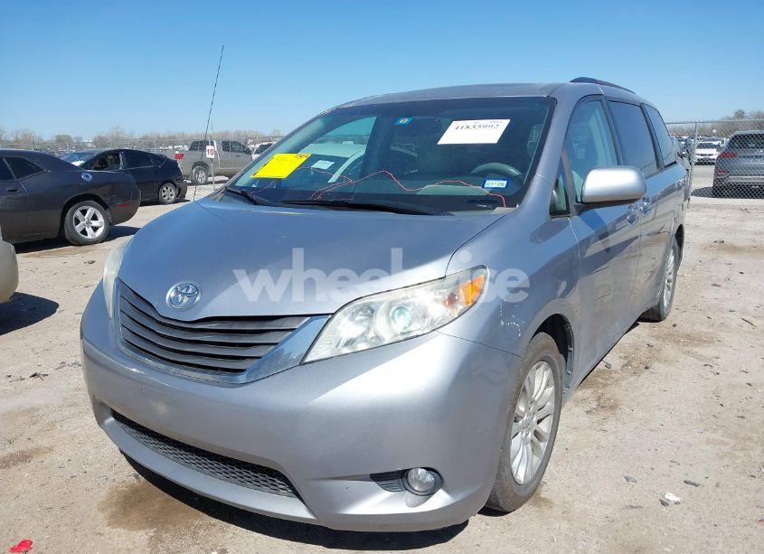 Photo 2 of 2011 Toyota Sienna XLE V6 (VIN 5TDYK3DCXBS172586)