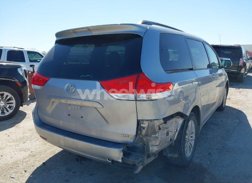 Photo 4 of 2011 Toyota Sienna XLE V6 (VIN 5TDYK3DCXBS172586)