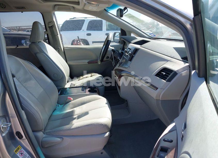 Photo 5 of 2011 Toyota Sienna XLE V6 (VIN 5TDYK3DCXBS172586)