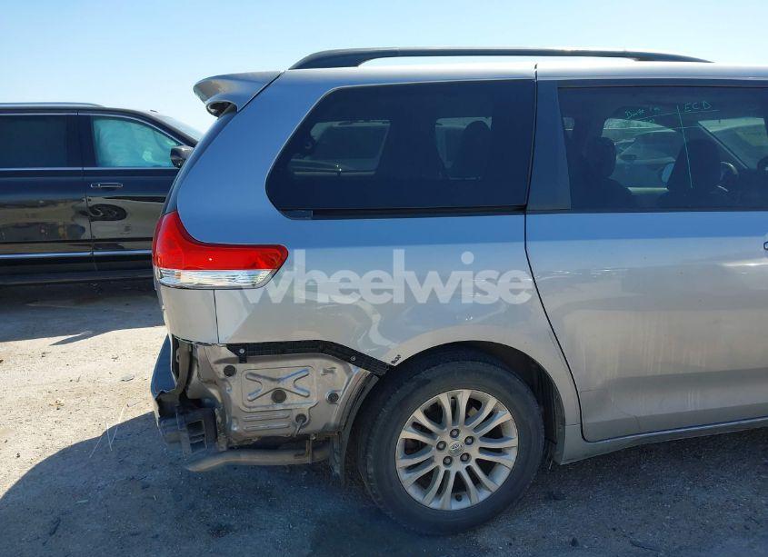 Photo 6 of 2011 Toyota Sienna XLE V6 (VIN 5TDYK3DCXBS172586)