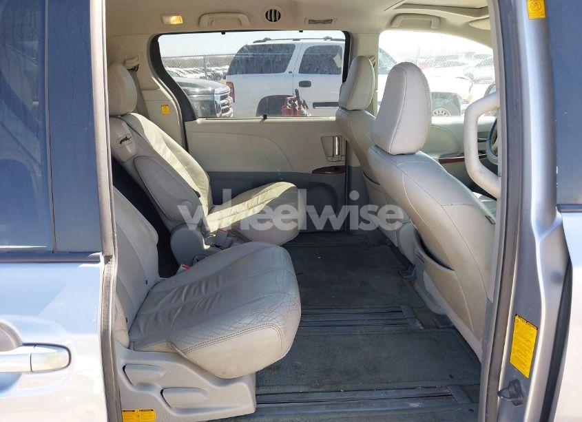 Photo 8 of 2011 Toyota Sienna XLE V6 (VIN 5TDYK3DCXBS172586)