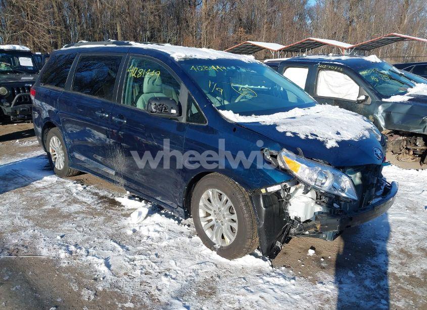 2011 Toyota Sienna XLE V6 (VIN 5TDYK3DCXBS174578) main photo
