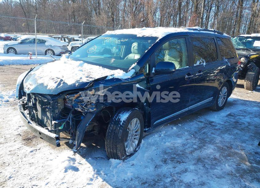 Photo 2 of 2011 Toyota Sienna XLE V6 (VIN 5TDYK3DCXBS174578)