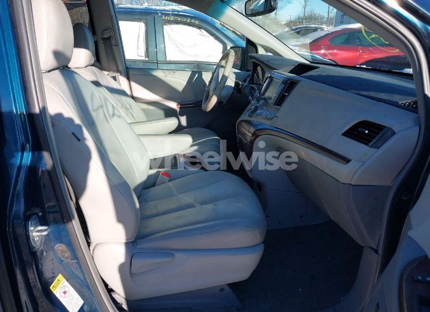 Photo 5 of 2011 Toyota Sienna XLE V6 (VIN 5TDYK3DCXBS174578)