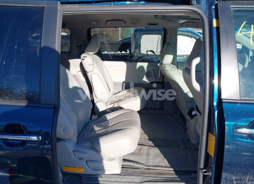 Photo 8 of 2011 Toyota Sienna XLE V6 (VIN 5TDYK3DCXBS174578)