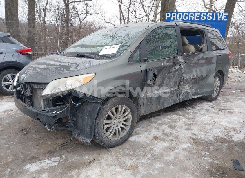 Photo 2 of 2012 Toyota Sienna XLE V6 8 PASSENGER (VIN 5TDYK3DCXCS206978)