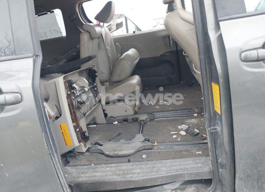 Photo 8 of 2012 Toyota Sienna XLE V6 8 PASSENGER (VIN 5TDYK3DCXCS206978)