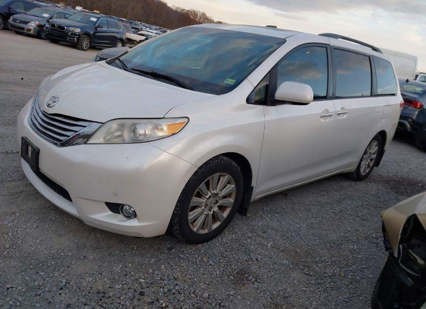 Photo 2 of 2012 Toyota Sienna XLE/LIMITED (VIN 5TDYK3DCXCS217124)