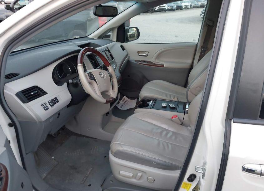 Photo 5 of 2012 Toyota Sienna XLE/LIMITED (VIN 5TDYK3DCXCS217124)