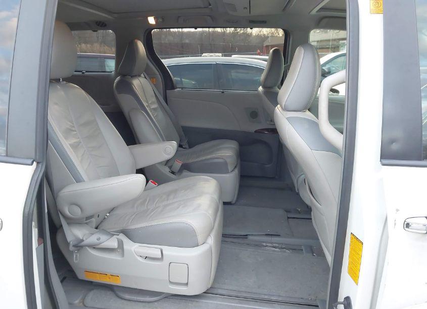 Photo 8 of 2012 Toyota Sienna XLE/LIMITED (VIN 5TDYK3DCXCS217124)