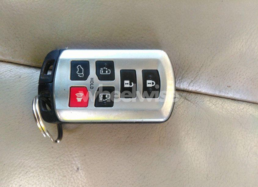 Photo 11 of 2012 Toyota Sienna XLE/LIMITED (VIN 5TDYK3DCXCS242122)