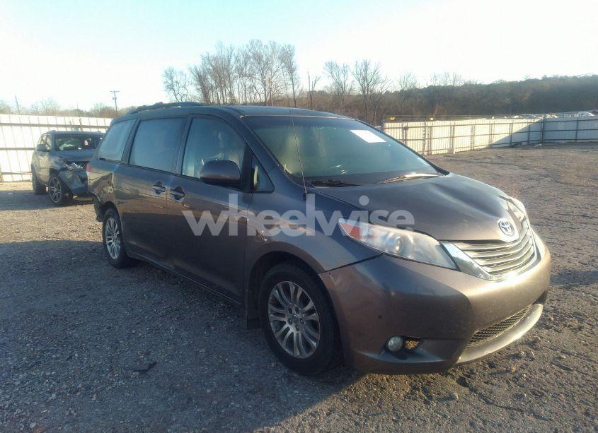 2012 Toyota Sienna XLE V6 8 PASSENGER (VIN 5TDYK3DCXCS249622) main photo