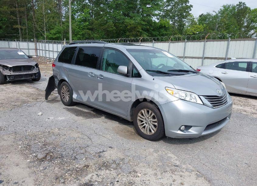 2012 Toyota Sienna XLE V6 8 PASSENGER (VIN 5TDYK3DCXCS260040) main photo