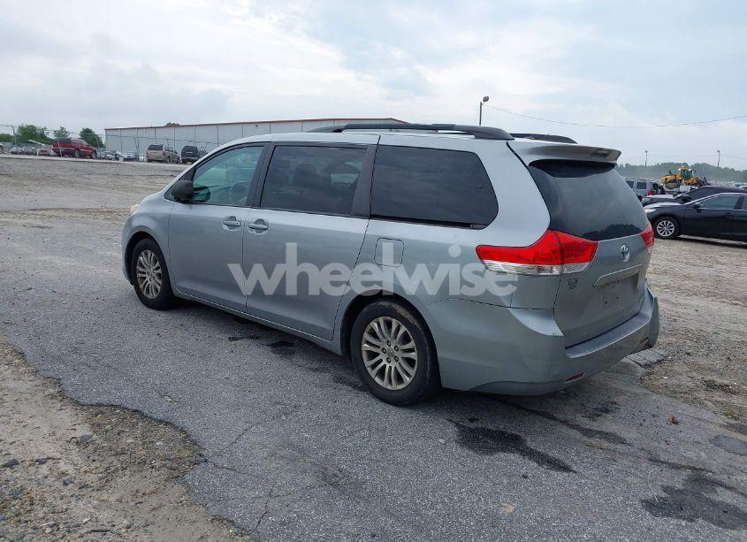 Photo 3 of 2012 Toyota Sienna XLE V6 8 PASSENGER (VIN 5TDYK3DCXCS260040)