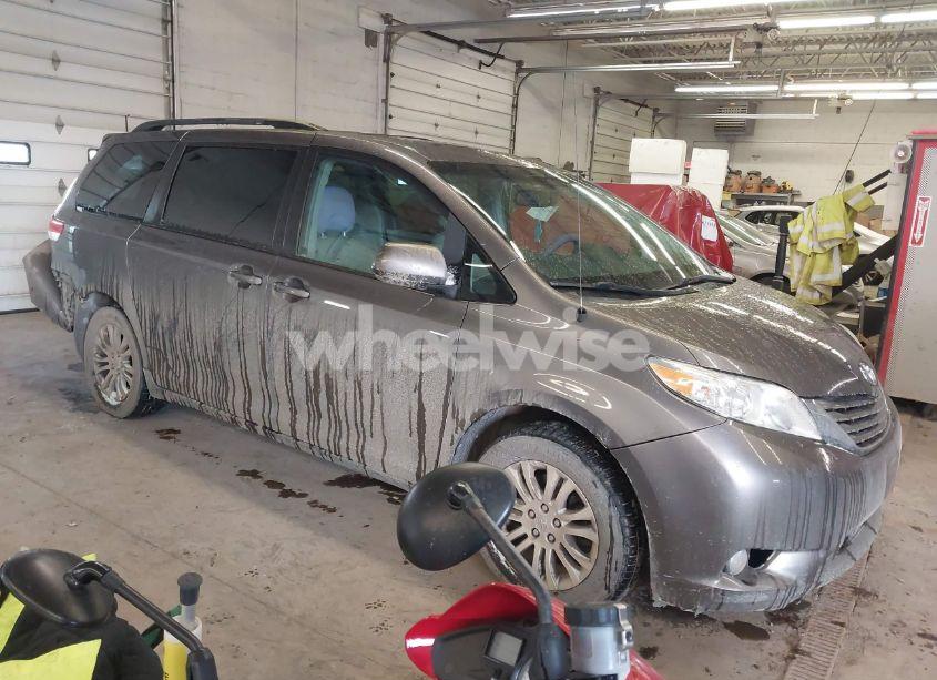 2012 Toyota Sienna XLE V6 8 PASSENGER (VIN 5TDYK3DCXCS267974) main photo