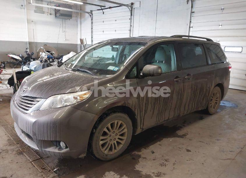 Photo 2 of 2012 Toyota Sienna XLE V6 8 PASSENGER (VIN 5TDYK3DCXCS267974)