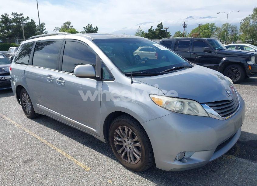 2012 Toyota Sienna XLE V6 8 PASSENGER (VIN 5TDYK3DCXCS278442) main photo