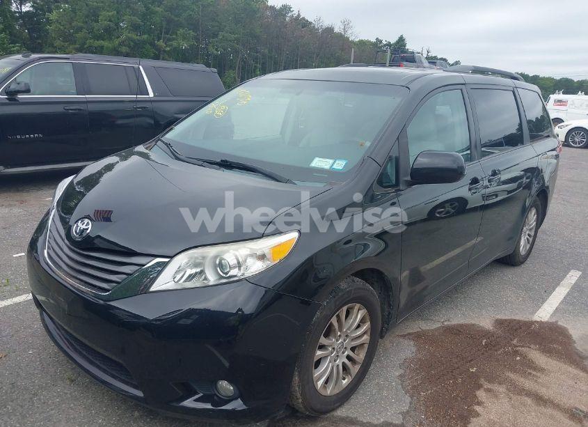 Photo 2 of 2013 Toyota Sienna XLE V6 8 PASSENGER (VIN 5TDYK3DCXDS302949)