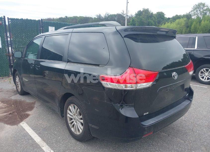 Photo 3 of 2013 Toyota Sienna XLE V6 8 PASSENGER (VIN 5TDYK3DCXDS302949)