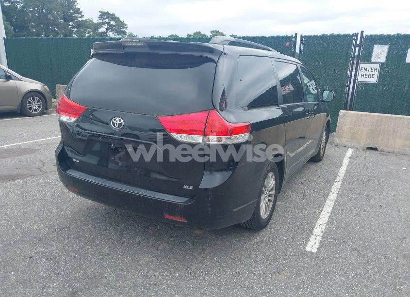 Photo 4 of 2013 Toyota Sienna XLE V6 8 PASSENGER (VIN 5TDYK3DCXDS302949)