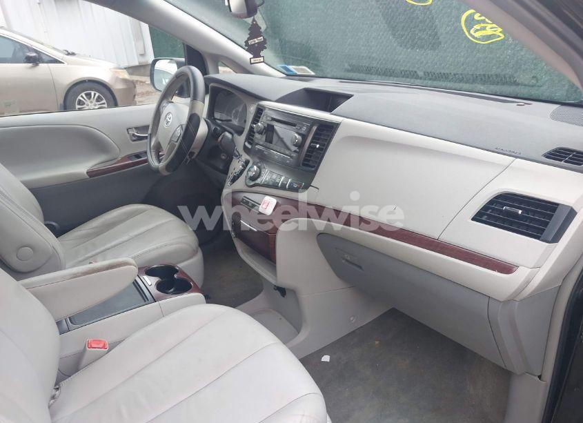 Photo 5 of 2013 Toyota Sienna XLE V6 8 PASSENGER (VIN 5TDYK3DCXDS302949)