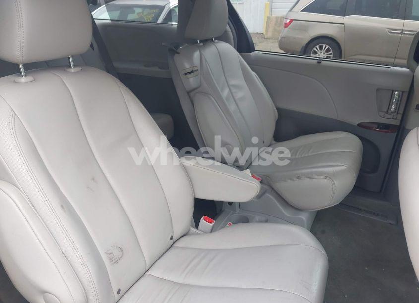 Photo 8 of 2013 Toyota Sienna XLE V6 8 PASSENGER (VIN 5TDYK3DCXDS302949)