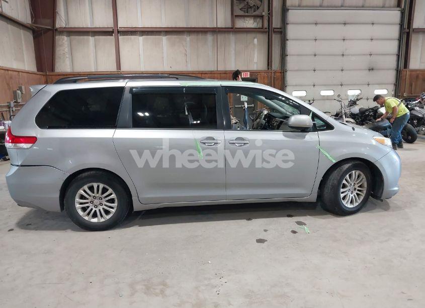 Photo 13 of 2013 Toyota Sienna XLE V6 8 PASSENGER (VIN 5TDYK3DCXDS313143)