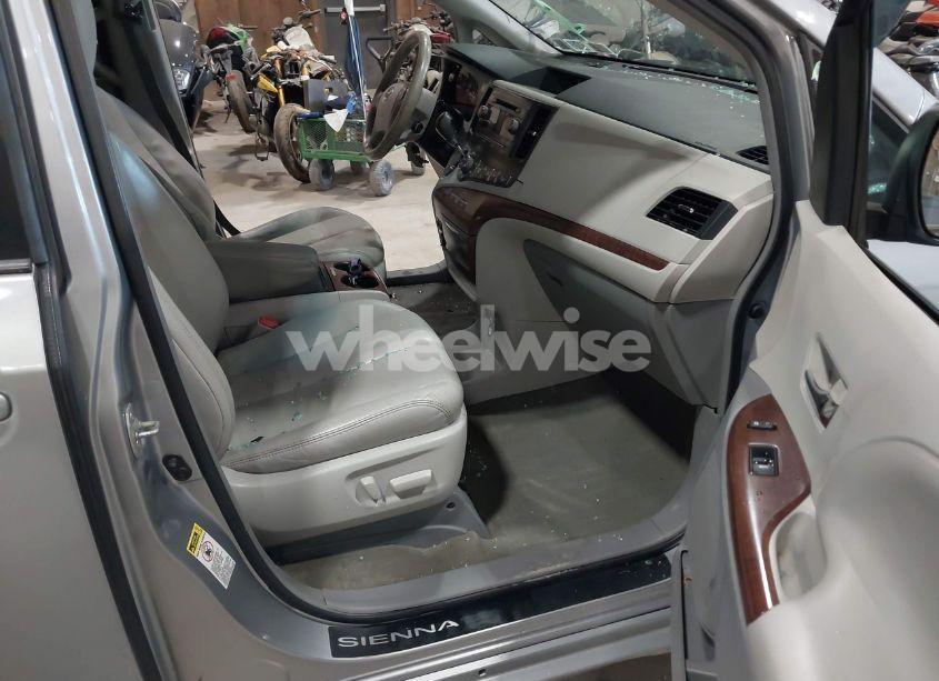 Photo 5 of 2013 Toyota Sienna XLE V6 8 PASSENGER (VIN 5TDYK3DCXDS313143)