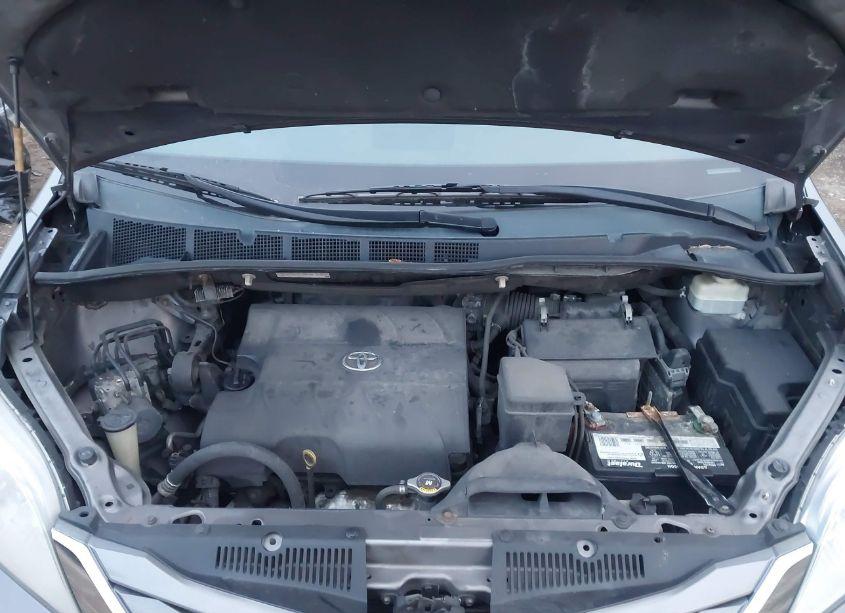 Photo 10 of 2013 Toyota Sienna XLE V6 8 PASSENGER (VIN 5TDYK3DCXDS331867)