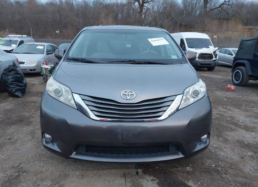 Photo 12 of 2013 Toyota Sienna XLE V6 8 PASSENGER (VIN 5TDYK3DCXDS331867)