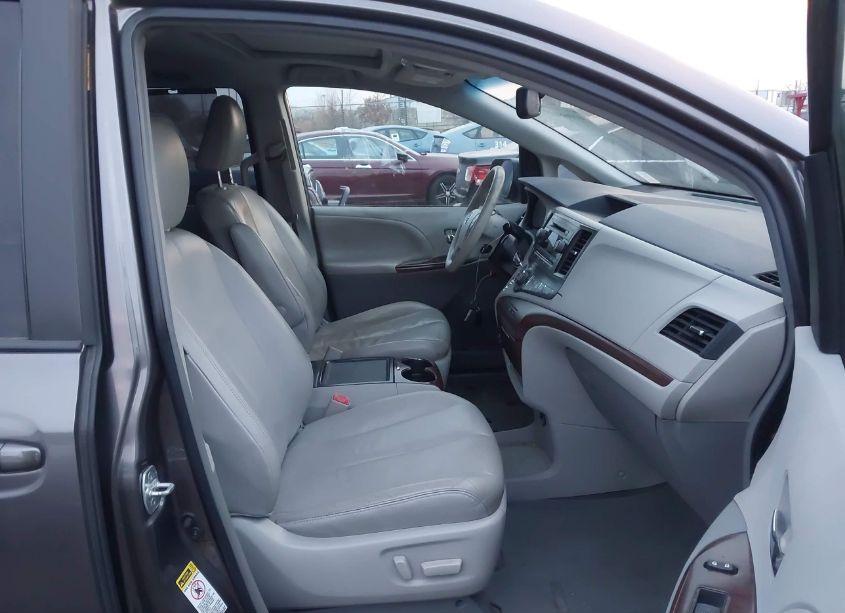 Photo 5 of 2013 Toyota Sienna XLE V6 8 PASSENGER (VIN 5TDYK3DCXDS331867)