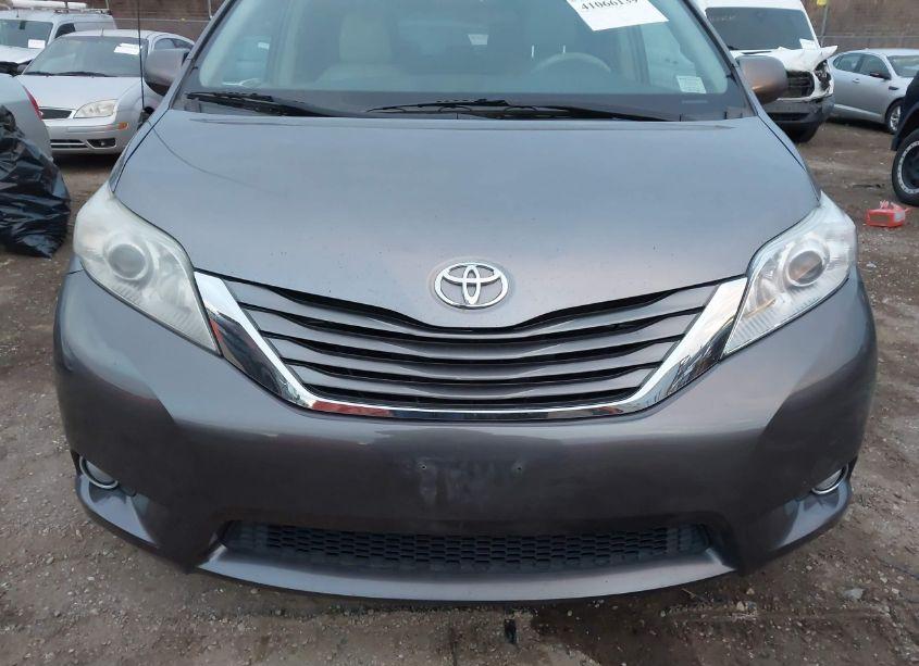 Photo 6 of 2013 Toyota Sienna XLE V6 8 PASSENGER (VIN 5TDYK3DCXDS331867)