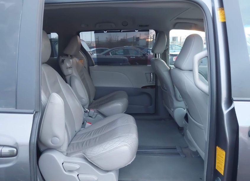 Photo 8 of 2013 Toyota Sienna XLE V6 8 PASSENGER (VIN 5TDYK3DCXDS331867)