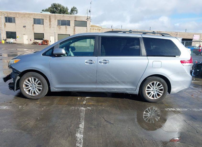 Photo 15 of 2013 Toyota Sienna XLE V6 8 PASSENGER (VIN 5TDYK3DCXDS346787)