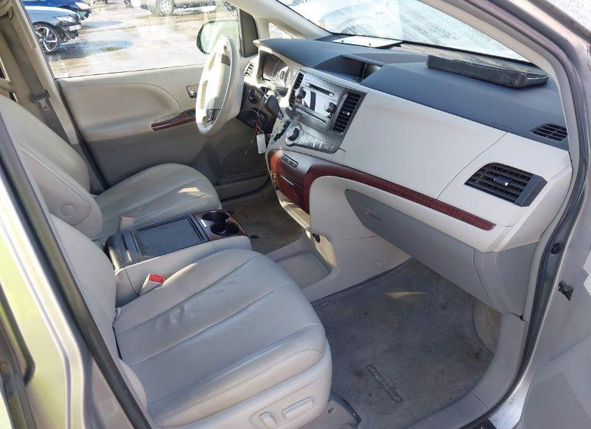 Photo 5 of 2013 Toyota Sienna XLE V6 8 PASSENGER (VIN 5TDYK3DCXDS346787)