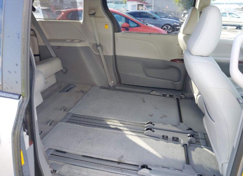 Photo 8 of 2013 Toyota Sienna XLE V6 8 PASSENGER (VIN 5TDYK3DCXDS346787)