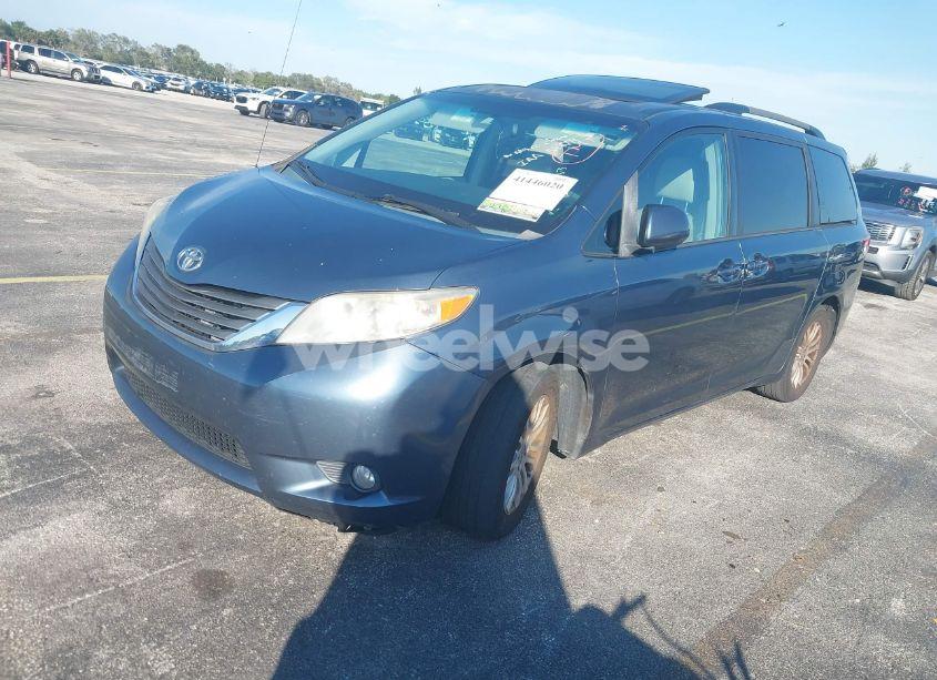 Photo 2 of 2013 Toyota Sienna XLE V6 8 PASSENGER (VIN 5TDYK3DCXDS350533)