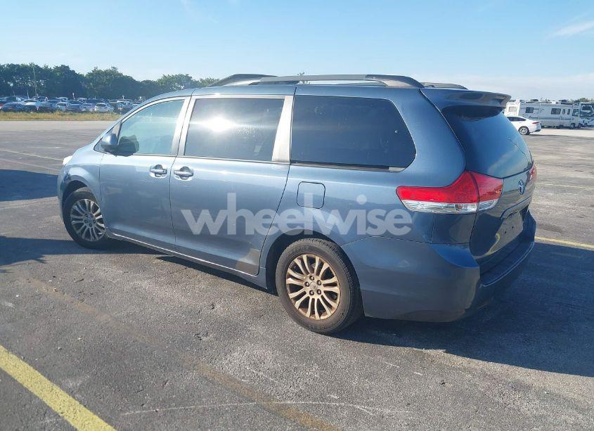 Photo 3 of 2013 Toyota Sienna XLE V6 8 PASSENGER (VIN 5TDYK3DCXDS350533)