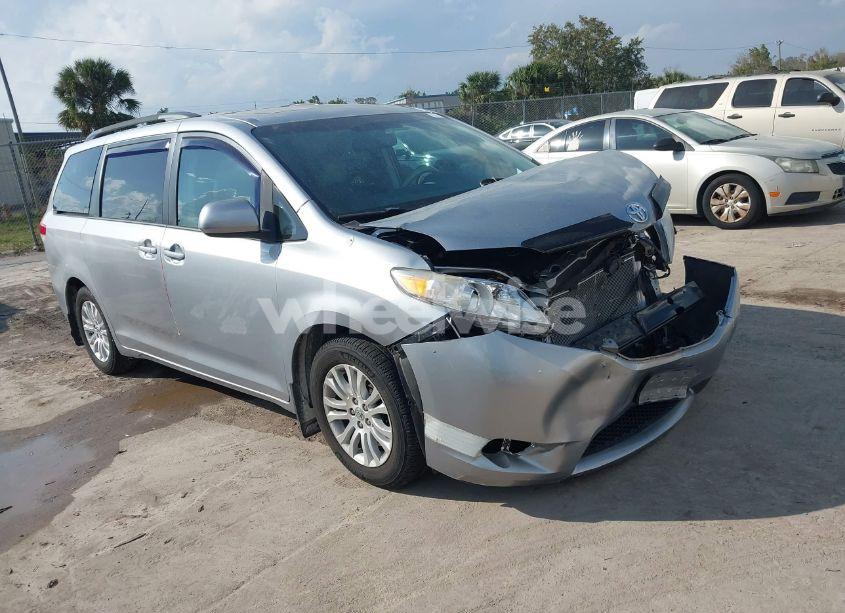 2013 Toyota Sienna XLE V6 7 PASSENGER AUTO ACCESS SEAT/XLE V6 8 PASSENGER (VIN 5TDYK3DCXDS355408) main photo